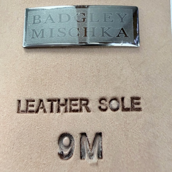 Badgley  Mischka white bridal stiletto,peep-toe shoes,embellished silver heel. - Picture 9 of 9